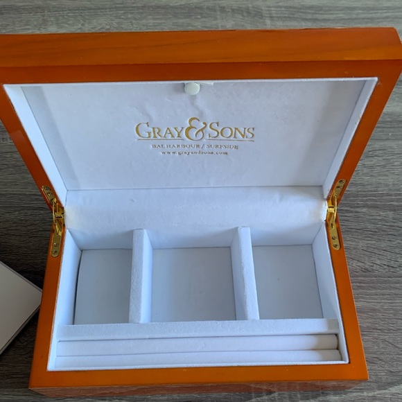 Gray & Sons Other - ❌❌SOLD❌❌ Gray & Sons watch box with cleaning cloth